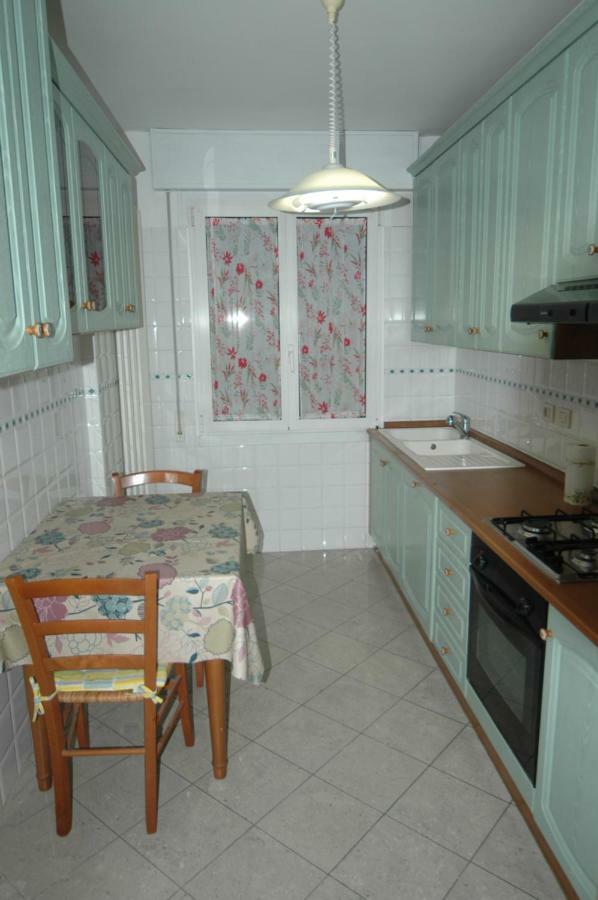 Casa Rosa Apartment Rimini Bagian luar foto
